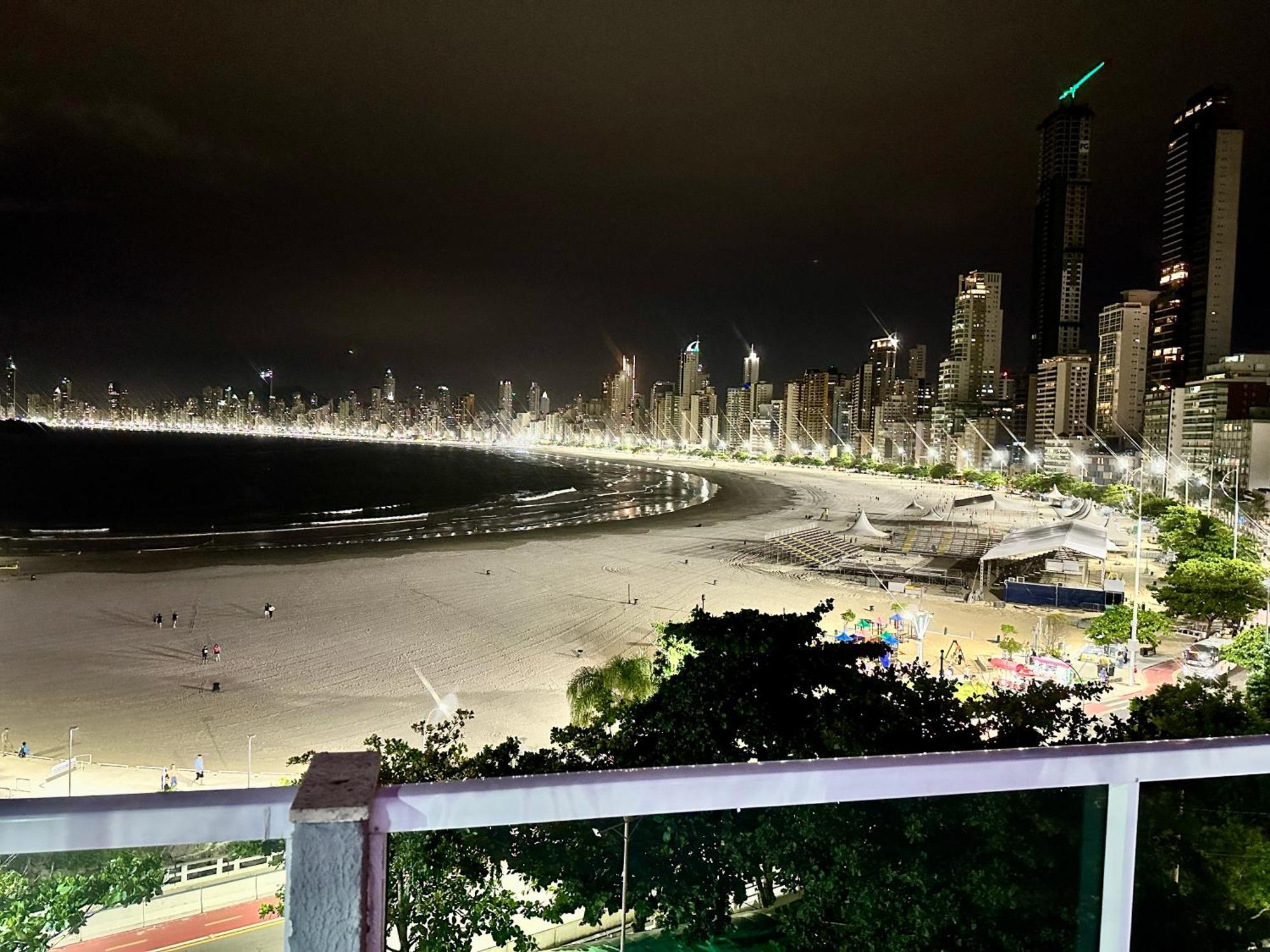 Roda Gigante, Garagem E Piscina Balneario Camboriu Bagian luar foto